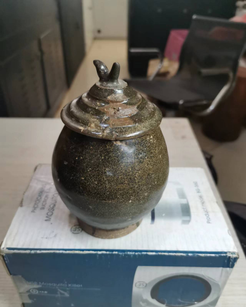 古玩陶瓷兩只蓋罐拍賣，當前價格3500元