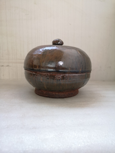 磁州窯紫金釉捧盒拍賣，當(dāng)前價(jià)格1600元