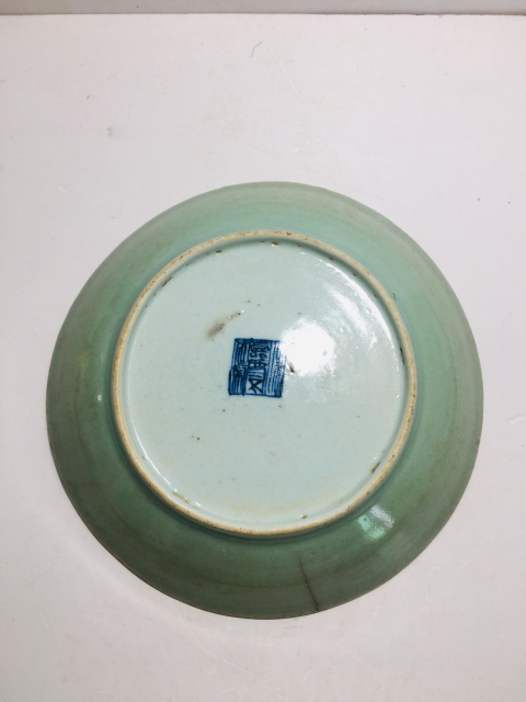 古玩陶瓷大清嘉慶年制六字青花篆書款豆青釉青花盤拍賣，當前價格0元