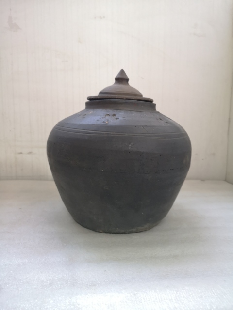 古玩陶瓷灰陶印花蓋罐拍賣，當(dāng)前價格850元