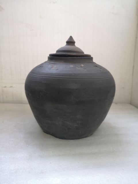 古玩陶瓷灰陶印花蓋罐拍賣，當(dāng)前價格850元
