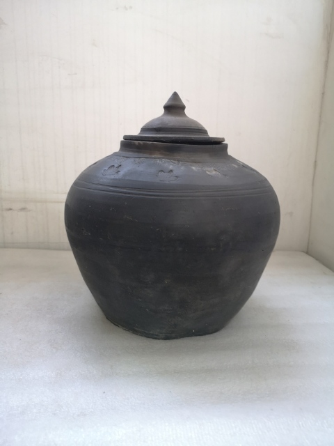 古玩陶瓷灰陶印花蓋罐拍賣，當(dāng)前價格850元