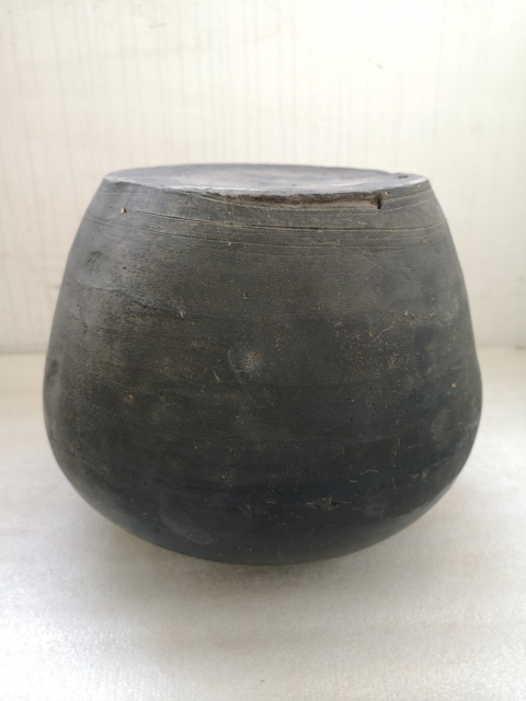 古玩陶瓷灰陶印花蓋罐拍賣，當(dāng)前價格850元