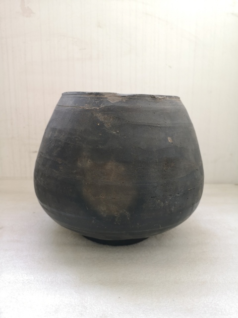 古玩陶瓷灰陶印花蓋罐拍賣，當(dāng)前價格850元