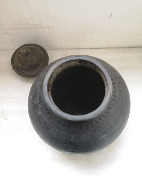 古玩陶瓷黑陶印花蓋罐拍賣,當前價格750元