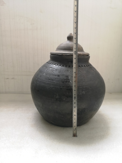 古玩陶瓷黑陶印花蓋罐拍賣,當前價格750元