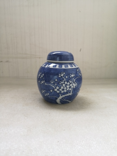 古玩陶瓷青花冰梅圖蓋罐拍賣，當前價格220元