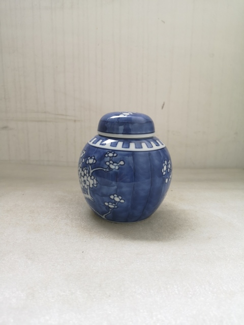 古玩陶瓷青花冰梅圖蓋罐拍賣，當前價格220元