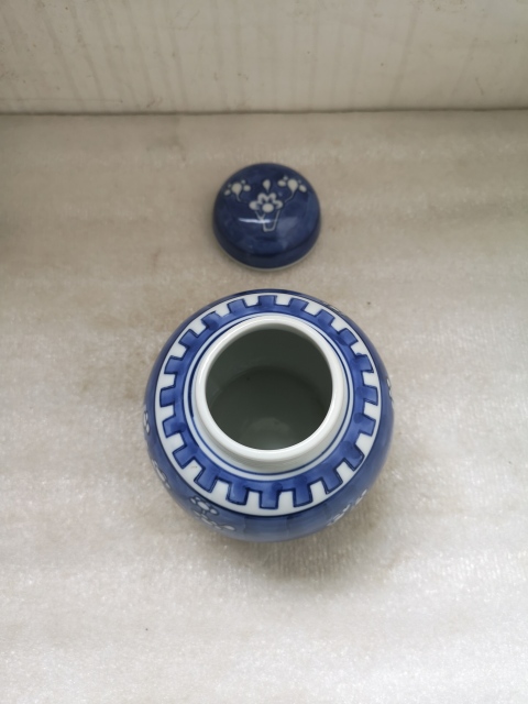 古玩陶瓷青花冰梅圖蓋罐拍賣，當前價格220元
