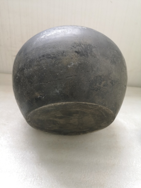 古玩陶瓷黑陶印花蓋罐拍賣,當前價格750元