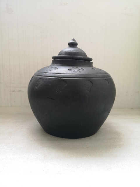 古玩陶瓷黑陶印花蓋罐拍賣,當前價格350元