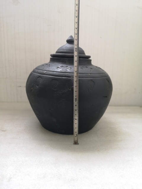 古玩陶瓷黑陶印花蓋罐拍賣,當前價格350元