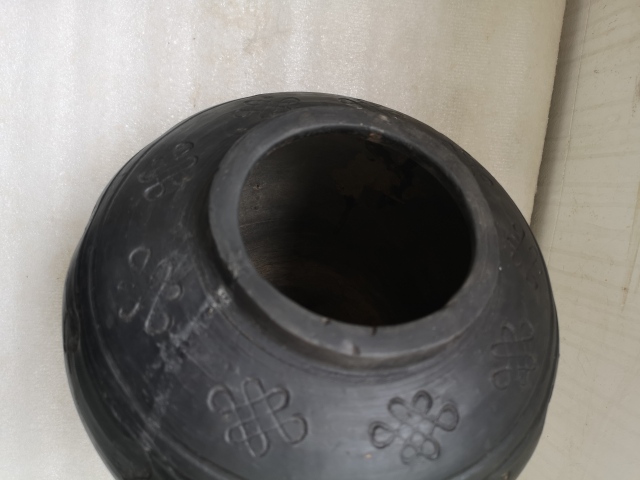 古玩陶瓷黑陶印花蓋罐拍賣,當前價格350元