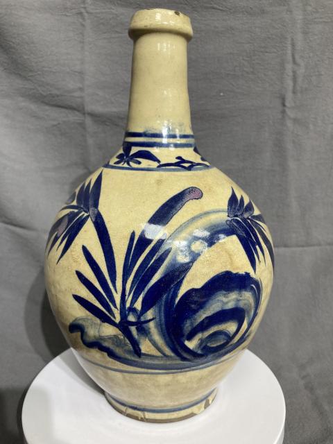 古玩陶瓷青花花卉紋長頸瓶拍賣,當前價格500元