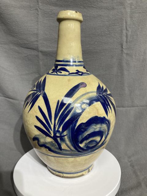 古玩陶瓷青花花卉紋長頸瓶拍賣,當前價格500元