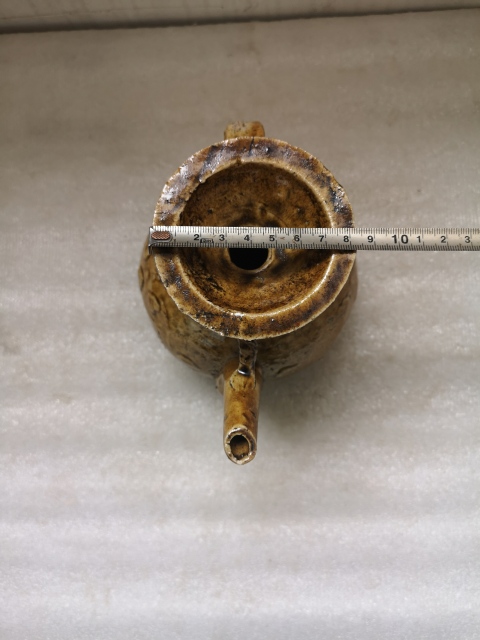 古玩陶瓷福建窯口黃釉印花執(zhí)壺拍賣,當(dāng)前價(jià)格680元