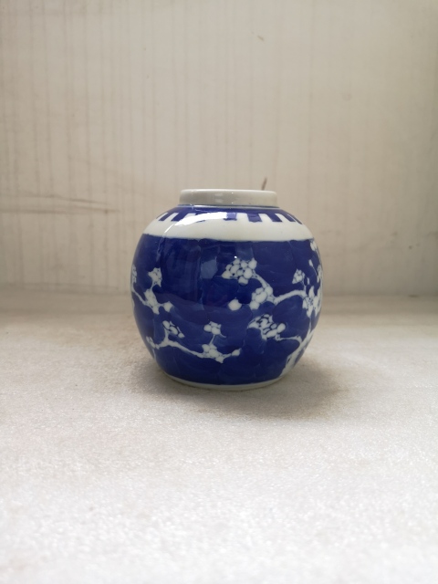 古玩陶瓷青花冰梅罐拍賣,當(dāng)前價(jià)格260元
