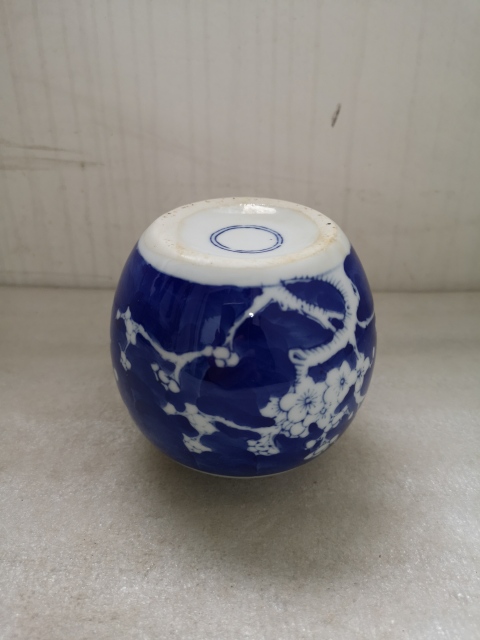 古玩陶瓷青花冰梅罐拍賣,當(dāng)前價(jià)格260元