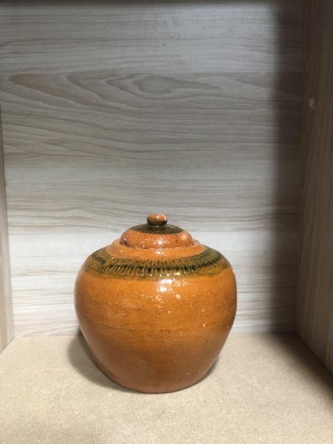 古玩陶瓷明代三彩罐拍賣,當前價格1元