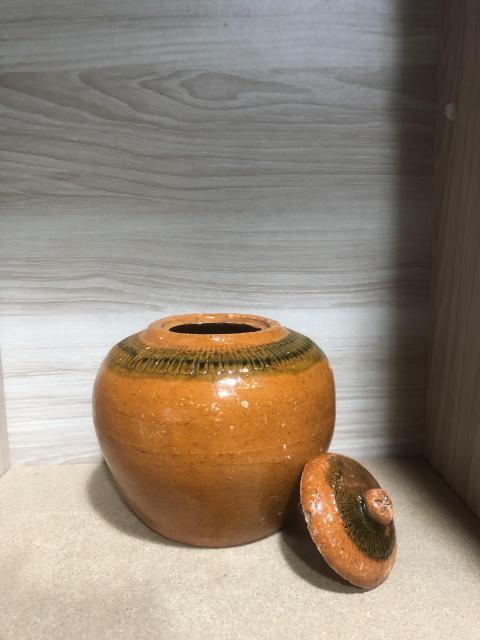 古玩陶瓷明代三彩罐拍賣,當前價格1元