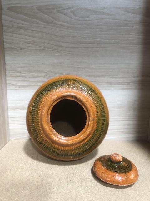 古玩陶瓷明代三彩罐拍賣,當前價格1元