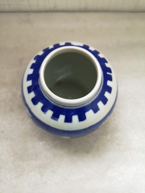 古玩陶瓷青花冰梅罐拍賣,當(dāng)前價(jià)格260元