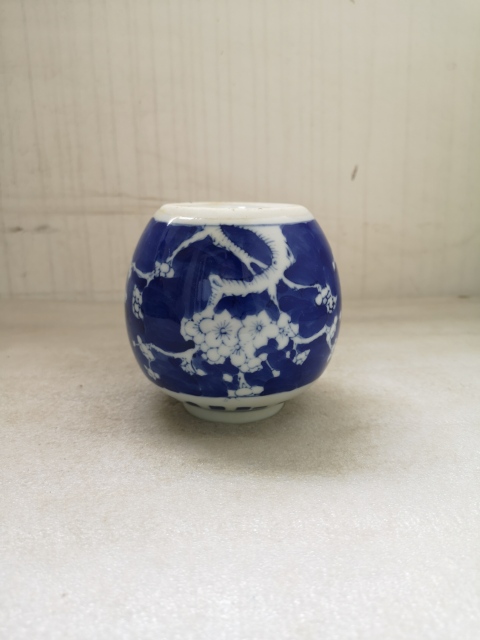 古玩陶瓷青花冰梅罐拍賣,當(dāng)前價(jià)格260元