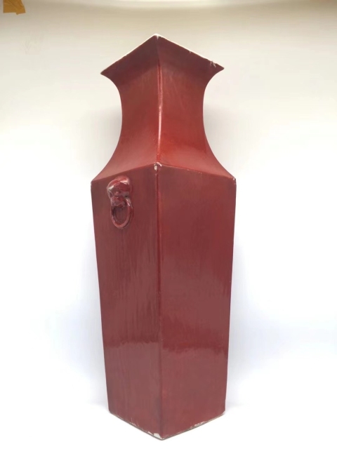 古玩陶瓷清代紅釉雙鋪首四方撇口瓶拍賣，當(dāng)前價(jià)格9999元