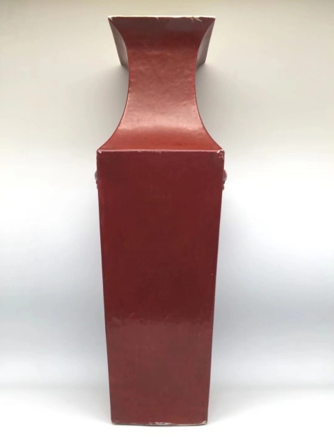 古玩陶瓷清代紅釉雙鋪首四方撇口瓶拍賣，當(dāng)前價(jià)格9999元