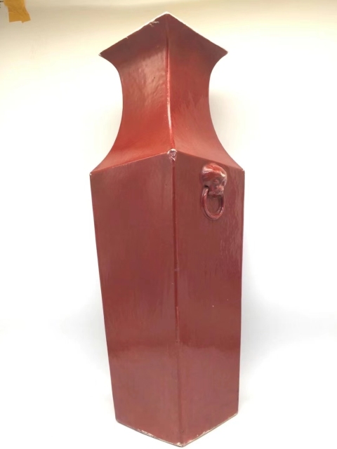 古玩陶瓷清代紅釉雙鋪首四方撇口瓶拍賣，當(dāng)前價(jià)格9999元