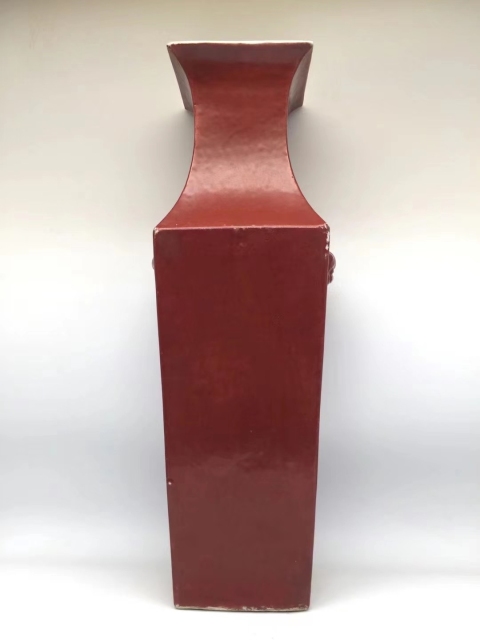 古玩陶瓷清代紅釉雙鋪首四方撇口瓶拍賣，當(dāng)前價(jià)格9999元