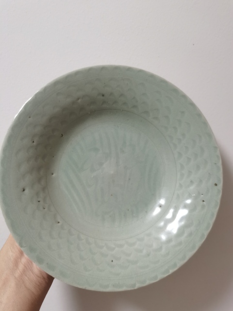 古玩陶瓷青釉剃刻花卉紋盤拍賣，當前價格2000元