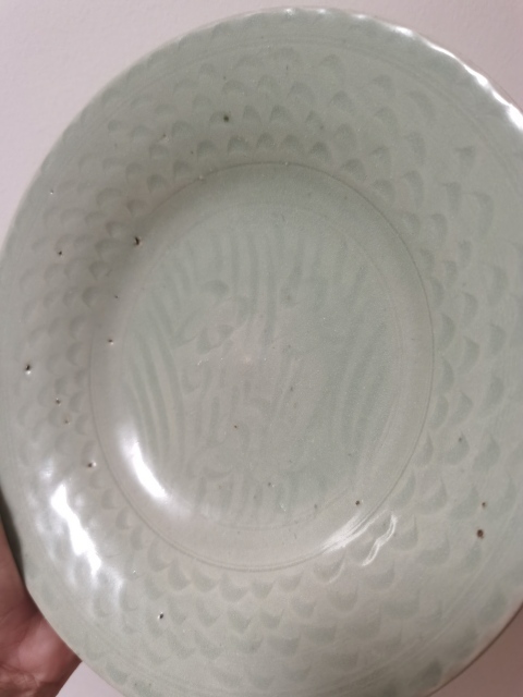 古玩陶瓷青釉剃刻花卉紋盤拍賣，當前價格2000元