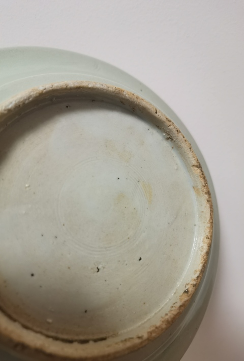 古玩陶瓷青釉剃刻花卉紋盤拍賣，當前價格2000元