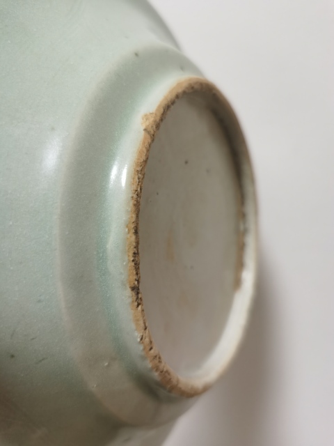 古玩陶瓷青釉剃刻花卉紋盤拍賣，當前價格2000元