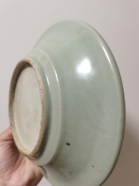 古玩陶瓷青釉剃刻花卉紋盤拍賣，當前價格2000元