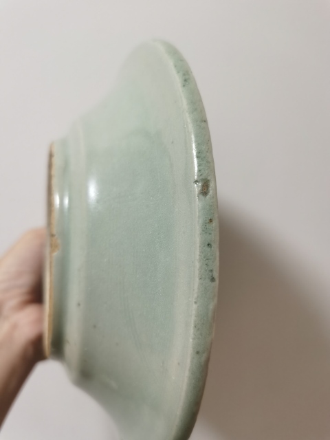 古玩陶瓷青釉剃刻花卉紋盤拍賣，當前價格2000元