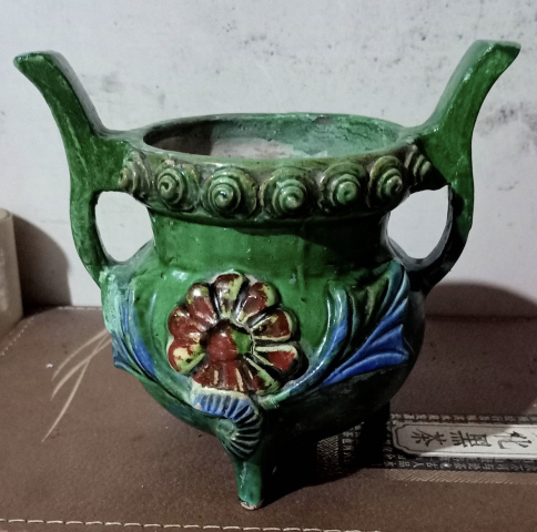 古玩陶瓷粉彩堆塑爐拍賣,當前價格1000元