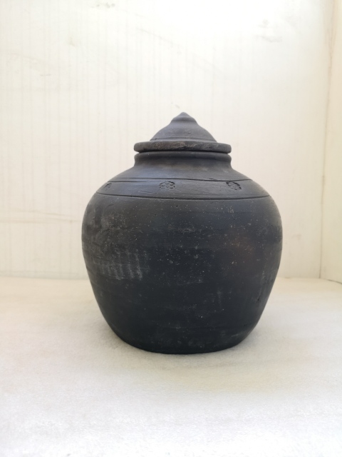 古玩陶瓷黑陶印花蓋罐拍賣,當前價格750元