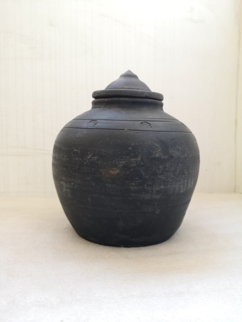 古玩陶瓷黑陶印花蓋罐拍賣,當前價格750元