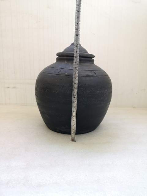 古玩陶瓷黑陶印花蓋罐拍賣,當前價格750元