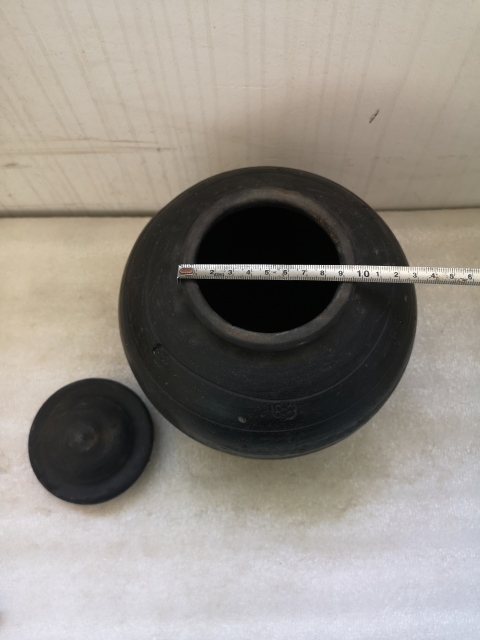 古玩陶瓷黑陶印花蓋罐拍賣,當前價格750元