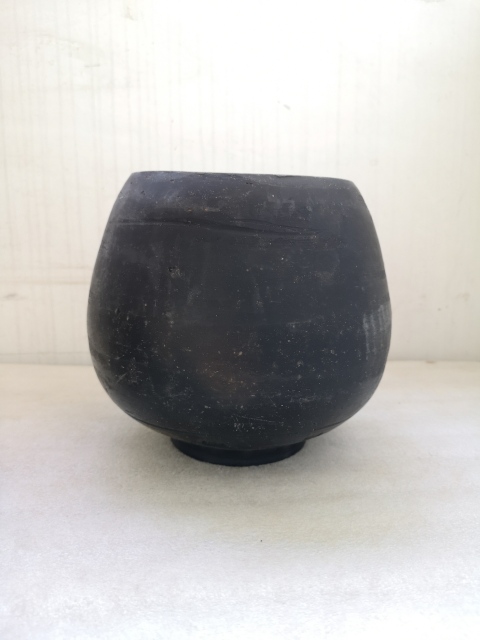 古玩陶瓷黑陶印花蓋罐拍賣,當前價格750元