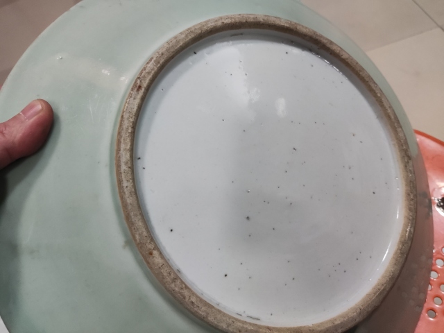 古玩陶瓷清中期豆青釉花卉紋盤拍賣,當前價格1288元