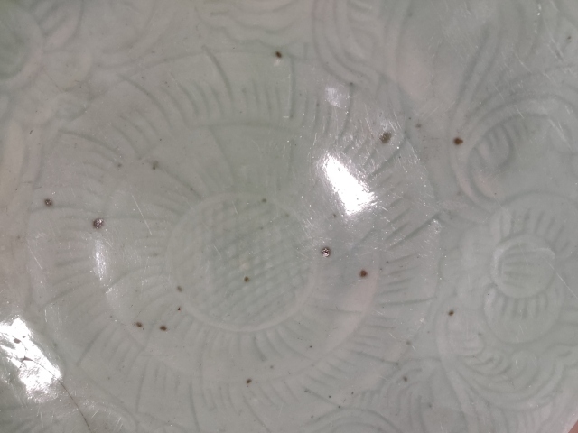 古玩陶瓷清中期豆青釉花卉紋盤拍賣,當前價格1288元