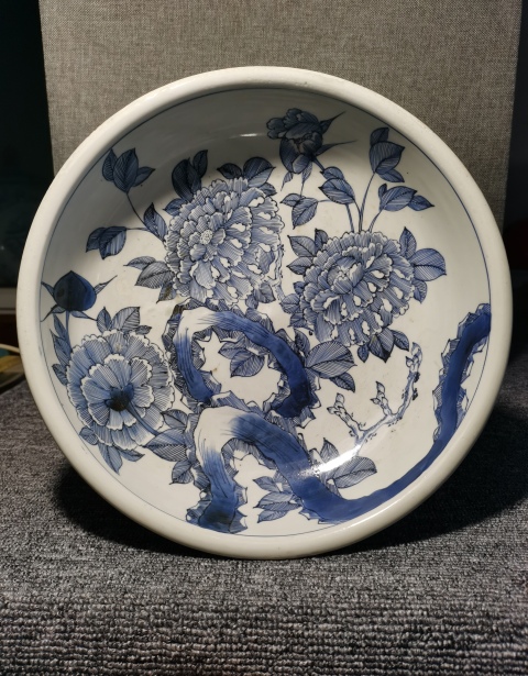 古玩陶瓷【牡丹絲綢盆】晚清民國青花奇石牡丹紋絲綢盆拍賣,當前價格1080元