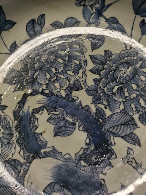 古玩陶瓷【牡丹絲綢盆】晚清民國青花奇石牡丹紋絲綢盆拍賣,當前價格1080元
