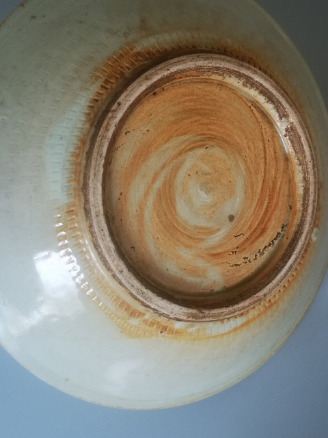 古玩陶瓷(稀有珍品)明代·龍泉窯青釉“壽比南山”跳刀紋盤（1368年-1644年）拍賣，當前價格9800元