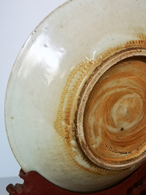 古玩陶瓷(稀有珍品)明代·龍泉窯青釉“壽比南山”跳刀紋盤（1368年-1644年）拍賣，當前價格9800元