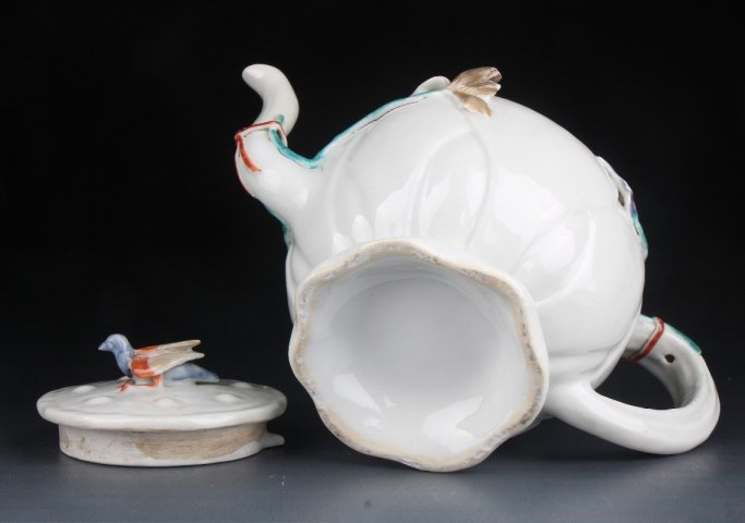 古玩陶瓷6263】清雍正??粉彩堆塑一把蓮水禽鈕模印蓮瓣壺拍賣，當前價格28600元